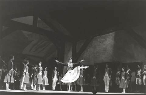 La Fille du Régiment, Gaetano Donizetti. San Francisco Opera, 1962. Photographer: Carolyn Mason Jones/San Francisco Opera.