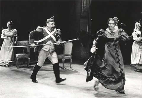 La Fille du Régiment, Gaetano Donizetti. San Francisco Opera, 1962. Photographer: Carolyn Mason Jones/San Francisco Opera.