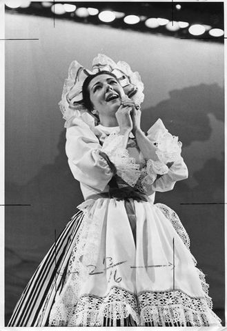 La Sonnambula, Vincenzo Bellini. San Francisco Opera, 1960. Photographer: Carolyn Mason Jones/San Francisco Opera.