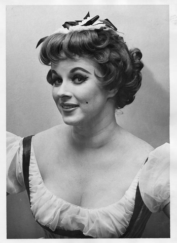 Così fan tutte, Wolfgang Amadeus Mozart. San Francisco Opera, 1960. Photographer: Maria Jeanette/San Francisco Opera.