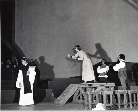 Jeanne d'Arc au Bûcher, Arthur Honegger. San Francisco Opera, 1954. Photographer: R. Strohmeyer/San Francisco Opera.