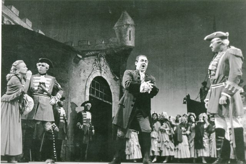 Manon Lescaut, Giacomo Puccini. San Francisco Opera, 1956. Photographer: Robert Lackenbach/San Francisco Opera.