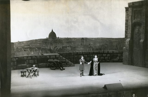 Tosca, Giacomo Puccini. San Francisco Opera, 1956. Photographer: Robert Lackenbach/San Francisco Opera.