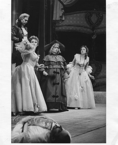 Così fan tutte, Wofgang Amadeus Mozart. San Francisco Opera, 1956. Photographer: Robert Lackenbach/San Francisco Opera.