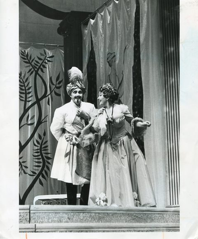 Così fan tutte, Wofgang Amadeus Mozart. San Francisco Opera, 1956. Photographer: Robert Lackenbach/San Francisco Opera.