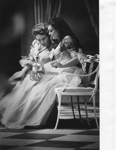 Così fan tutte, Wofgang Amadeus Mozart. San Francisco Opera, 1956. Photographer: Robert Lackenbach/San Francisco Opera.