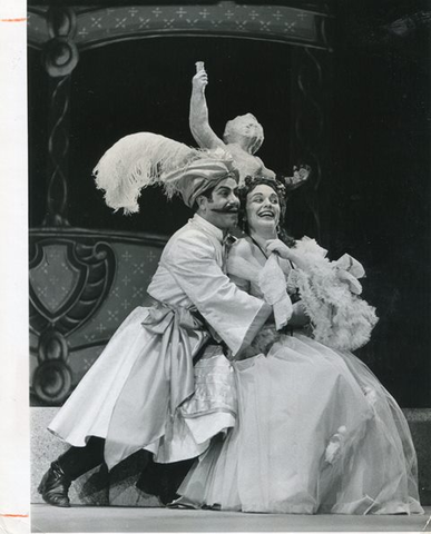 Così fan tutte, Wofgang Amadeus Mozart. San Francisco Opera, 1956. Photographer: Robert Lackenbach/San Francisco Opera.