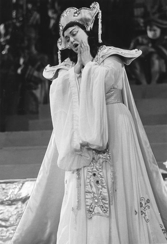 Turandot, Giacomo Puccini. San Francisco Opera, 1957. Photographer: Robert Lackenbach/San Francisco Opera.