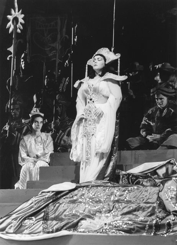 Turandot, Giacomo Puccini. San Francisco Opera, 1957. Photographer: Robert Lackenbach/San Francisco Opera.