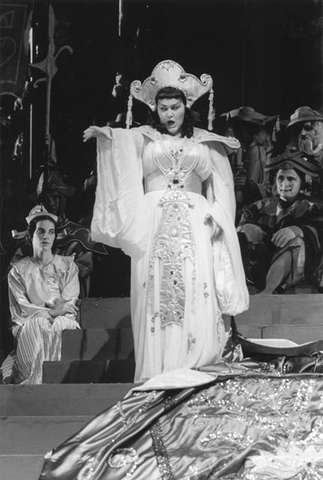 Turandot, Giacomo Puccini. San Francisco Opera, 1957. Photographer: Robert Lackenbach/San Francisco Opera.