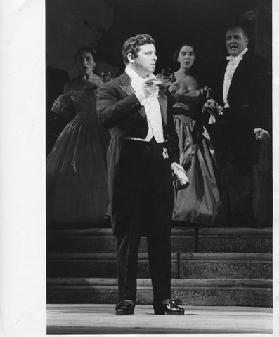 La Traviata, Giuseppe Verdi. San Francisco Opera, 1957. Photographer: Robert Lackenbach/San Francisco Opera.