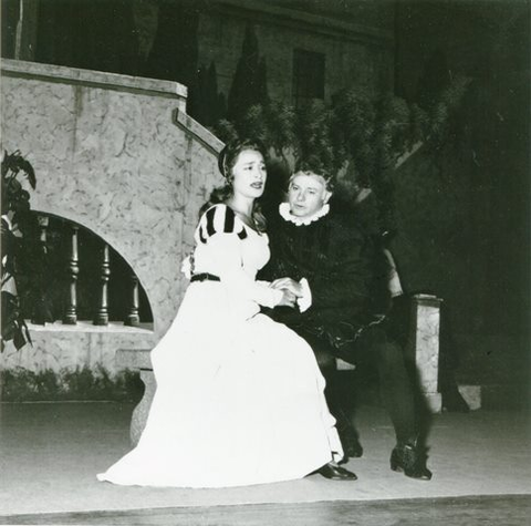 Rigoletto, Giuseppe Verdi. San Francisco Opera, 1958. Photographer: Bill Cogan/San Francisco Opera.