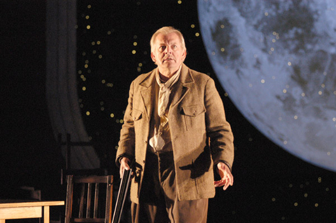 Thomas Allen (The Forrester), The Cunning Little Vixen, Leoš Janáček. San Francisco Opera, 2003-04. Photographer: Larry Merkle/San Francisco Opera.