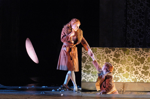 Dawn Upshaw (The Vixen), Dagmar Peckova (The Fox), The Cunning Little Vixen, Leoš Janáček. San Francisco Opera, 2003-04. Photographer: Larry Merkle/San Francisco Opera.