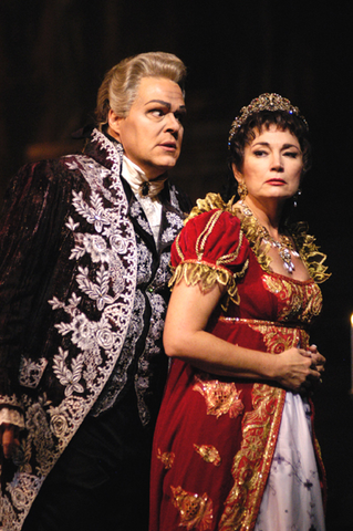 Mark Delavan (Scarpia), Carol Vaness (Tosca), Tosca, Giacomo Puccini. San Francisco Opera, 2004-05. Photographer: Larry Merkle/San Francisco Opera.