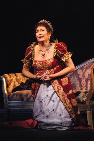 Carol Vaness (Tosca), Tosca, Giacomo Puccini. San Francisco Opera, 2004-05. Photographer: Larry Merkle/San Francisco Opera.