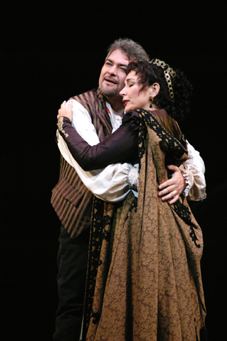 Miroslav Dvorsky (Cavaradossi), Carol Vaness (Tosca), Tosca, Giacomo Puccini. San Francisco Opera, 2004-05. Photographer: Larry Merkle/San Francisco Opera.