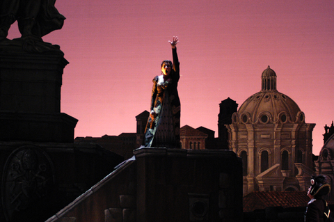 Carol Vaness (Tosca), Tosca, Giacomo Puccini. San Francisco Opera, 2004-05. Photographer: Larry Merkle/San Francisco Opera.