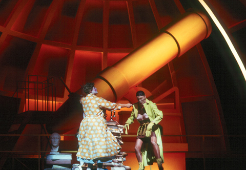 Susanne Resmark (Mescalina), Clive Bayley (Astradamors), Le Grand Macabre, György Ligeti. San Francisco Opera, 2004-05. Photographer: Ken Friedman/San Francisco Opera.