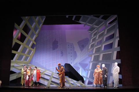 Clive Bayley (Astradamors), Graham Clark (Piet the Pot), Gerald Thompson (Prince Go-Go), Willard White (Nekrotzar), Susanne Resmark (Mescalina), Joshua Bloom (Black Politician), John Duykers (White Politician), Le Grand Macabre, György Ligeti. San Francisco Opera, 2004-05. Photographer: Larry Merkle/San Francisco Opera.