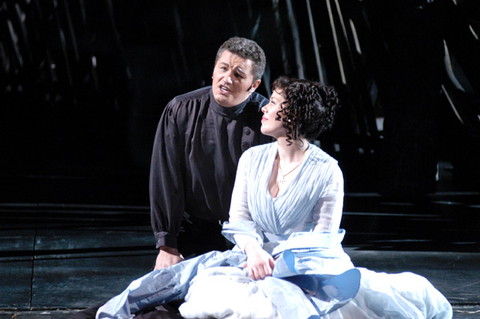 Piotr Beczala (Lensky), Allyson McHardy (Olga), Eugene Onegin, Pyotr Ilyich Tchaikovsky. San Francisco Opera, 2004-05. Photographer: Larry Merkle/San Francisco Opera.