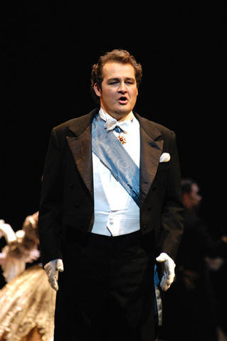 Russell Braun (Onegin), Eugene Onegin, Pyotr Ilyich Tchaikovsky. San Francisco Opera, 2004-05. Photographer: Larry Merkle/San Francisco Opera.