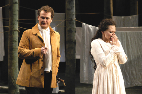 Russell Braun (Onegin), Elena Prokina (Tatyana), Eugene Onegin, Pyotr Ilyich Tchaikovsky. San Francisco Opera, 2004-05. Photographer: Larry Merkle/San Francisco Opera.