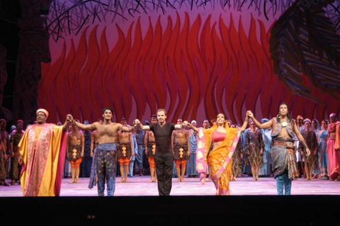 Bows, Mark Coles (Nourabad), Charles Castronovo (Nadir), Sebastian Lang-Lessing (Conductor), Norah Amsellem (Leïla), William Dazeley (Zurga), Chorus, Les Pêcheurs de Perles, Georges Bizet. San Francisco Opera, 2004-05. Photographer: Larry Merkle/San Francisco Opera.