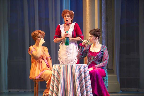 Katherine Rohrer (Dorabella), Frederica von Stade (Despina), Alexandra Deshorties (Fiordiligi), Così fan tutte, Wolfgang Amadeus Mozart. San Francisco Opera, 2004-05. Photographer: Terrence McCarthy/San Francisco Opera.