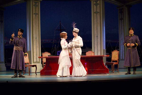 Nathan Gunn (Guglielmo), Katherine Rohrer (Dorabella), Alexandra Deshorties (Fiordiligi), Paul Groves (Ferrando), Così fan tutte, Wolfgang Amadeus Mozart. San Francisco Opera, 2004-05. Photographer: Terrence McCarthy/San Francisco Opera.