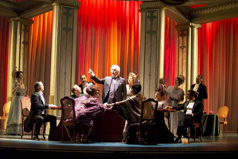 Alexandra Deshorties (Fiordiligi), Nathan Gunn (Guglielmo), Richard Stilwell (Don Alfonso), Katherine Rohrer (Dorabella), Paul Groves (Ferrando), Ensemble, Così fan tutte, Wolfgang Amadeus Mozart. San Francisco Opera, 2004-05. Photographer: Terrence McCarthy/San Francisco Opera.