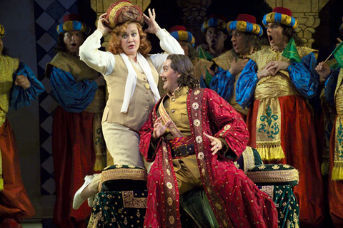 Olga Borodina (Isabella), Ildar Abdrazakov (Mustafà), Chorus, L'Italiana in Algeri, Gioachino Rossini. San Francisco Opera, 2005-06. Photographer: Terrence McCarthy/San Francisco Opera.