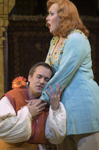 William Burden (Lindoro), Olga Borodina (Isabella), L'Italiana in Algeri, Gioachino Rossini. San Francisco Opera, 2005-06. Photographer: Terrence McCarthy/San Francisco Opera.