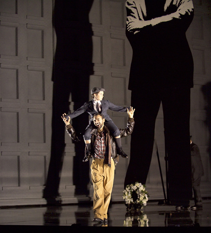 Alex Page (Flavio), Umberto Chiummo (Garibaldo), Rodelinda, George Frideric Handel. San Francisco Opera, 2005-06. Photographer: Terrence McCarthy/San Francisco Opera.