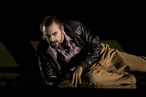 Umberto Chiummo (Garibaldo), Rodelinda, George Frideric Handel. San Francisco Opera, 2005-06. Photographer: Terrence McCarthy/San Francisco Opera.