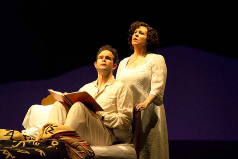 Gerald Finley (J. Robert Oppenheimer), Kristine Jepson (Kitty Oppenheimer), Doctor Atomic, John Adams. San Francisco Opera, 2005-06. Photographer: Terrence McCarthy/San Francisco Opera.