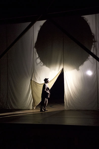 Gerald Finley (J. Robert Oppenheimer), Doctor Atomic, John Adams. San Francisco Opera, 2005-06. Photographer: Terrence McCarthy/San Francisco Opera.