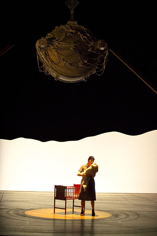 Beth Clayton (Pasqualita), Doctor Atomic, John Adams. San Francisco Opera, 2005-06. Photographer: Terrence McCarthy/San Francisco Opera.