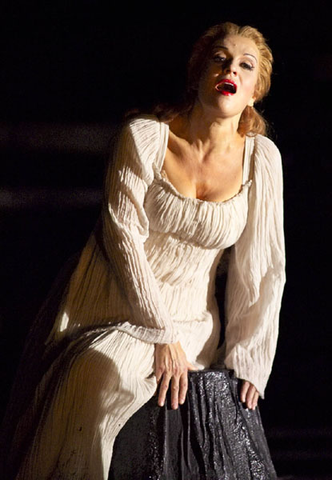 Irina Mishura (Adalgisa), Norma, Vincenzo Bellini. San Francisco Opera, 2005-06. Photographer: Terrence McCarthy/San Francisco Opera.