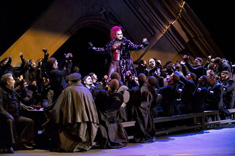 Jill Grove (Preziosilla), Chorus, Supernumeraries, La Forza del Destino, Giuseppe Verdi. San Francisco Opera, 2005-06. Photographer: Terrence McCarthy/San Francisco Opera.