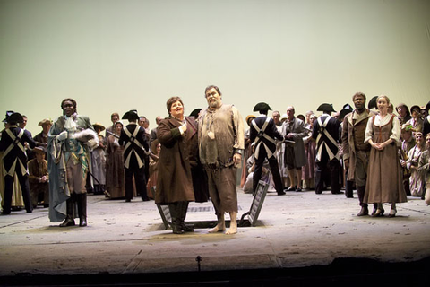 Eric Owens (Don Fernando), Christine Brewer (Leonore), Thomas Moser (Florestan), Arthur Woodley (Rocco), Greta Feeney (Marzelline), Ensemble, Fidelio, Ludwig van Beethoven. San Francisco Opera, 2005-06. Photographer: Terrence McCarthy/San Francisco Opera.