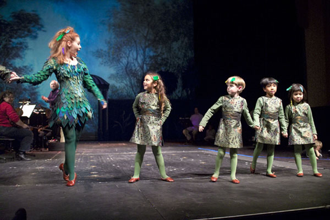 Nikki Enfield (Papagena), Lucas Meachem (Papageno), Children, Die Zauberflote, Wolfgang Amadeus Mozart. San Francisco Opera 2005-06. Photographer: Terrence McCarthy/San Francisco Opera.