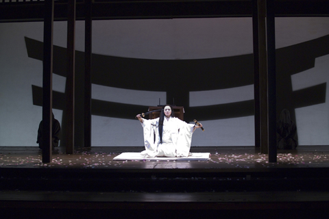 Patricia Racette (Cio-Cio San), Madama Butterfly, Giacomo Puccini. San Francisco Opera, 2005-06. Photographer: Terrence McCarthy/San Francisco Opera.