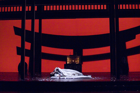 Patricia Racette (Cio-Cio San), Madama Butterfly, Giacomo Puccini. San Francisco Opera, 2005-06. Photographer: Terrence McCarthy/San Francisco Opera.