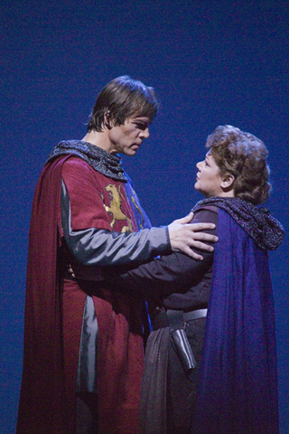 Rod Gilfry (Lionel), Dolora Zajick (Joan of Arc), Orleanskaya Dyeva, Pyotr Ilyich Tchaikovsky. San Francisco Opera, 2005-06. Photographer: Terrence McCarthy/San Francisco Opera.