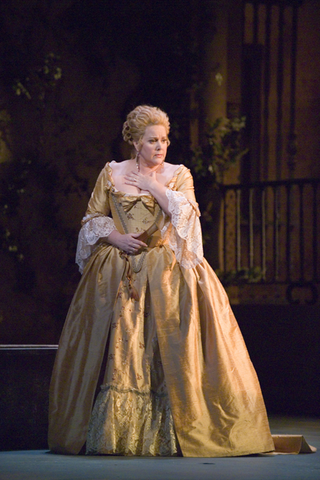 Ruth Ann Swenson (Countess Almaviva), Le Nozze di Figaro, Wolfgang Amadeus Mozart. San Francisco Opera, 2005-06. Photographer: Terrence McCarthy/San Francisco Opera.