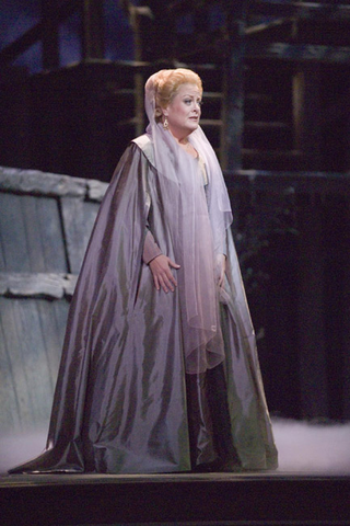 Deborah Voigt (Amelia), Un Ballo in Maschera, Giuseppe Verdi. San Francisco Opera, 2006-07. Photographer: Terrence McCarthy/San Francisco Opera.