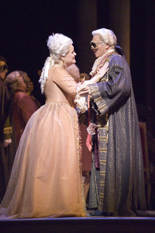 Deborah Voigt (Amelia), Marcus Haddock (Riccardo), Un Ballo in Maschera, Giuseppe Verdi. San Franisco Opera, 2006-07. Photographer: Terrence McCarthy/San Francisco Opera.