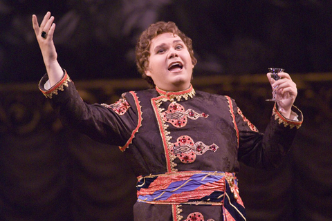 Gerald Thompson (Prince Orlofsky), Die Fledermaus, Johann Strauss Jr. San Francisco Opera, 2006-07. Photographer: Terrence McCarthy/San Francisco Opera.