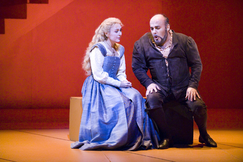 Mary Dunleavy (Gilda), Paolo Gavanelli (Rigoletto), Rigoletto, Giuseppe Verdi. San Francisco Opera, 2006-07. Photographer: Terrence McCarthy/San Francisco Opera.